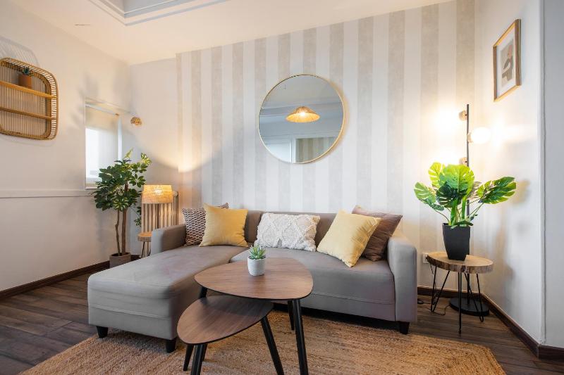 Cozy apartment in front of the beach - image 10