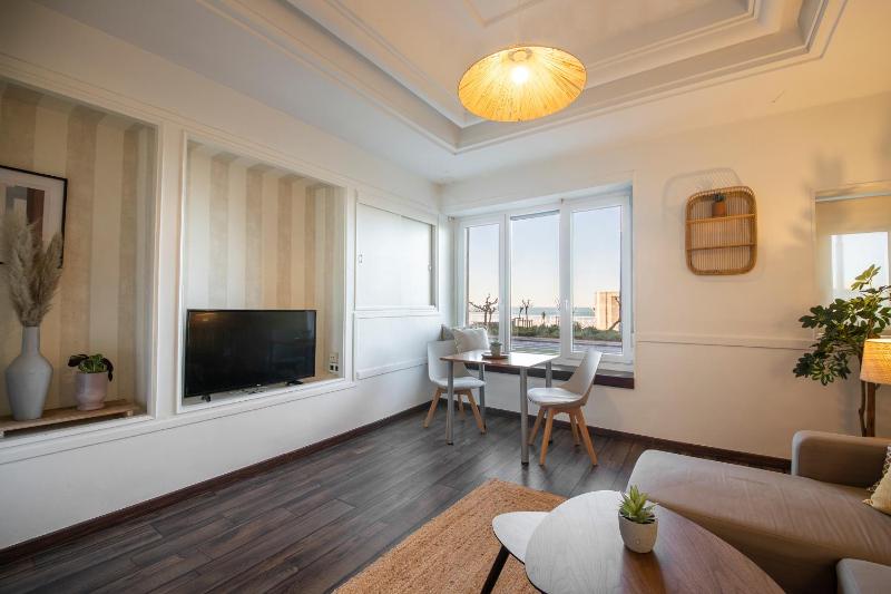 Cozy apartment in front of the beach - image 13