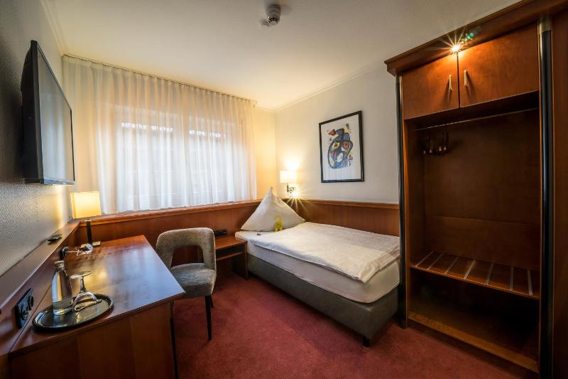 Standard Single Room image 4
