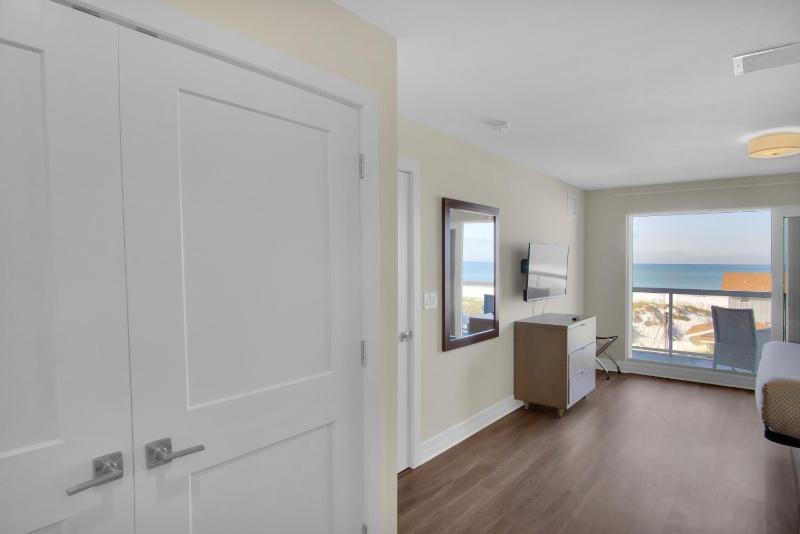 Standard 2 Bedroom Suite Gulf View Lower Floor image 2