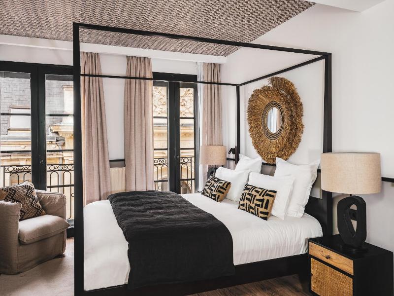 Deluxe Room with City View image 1