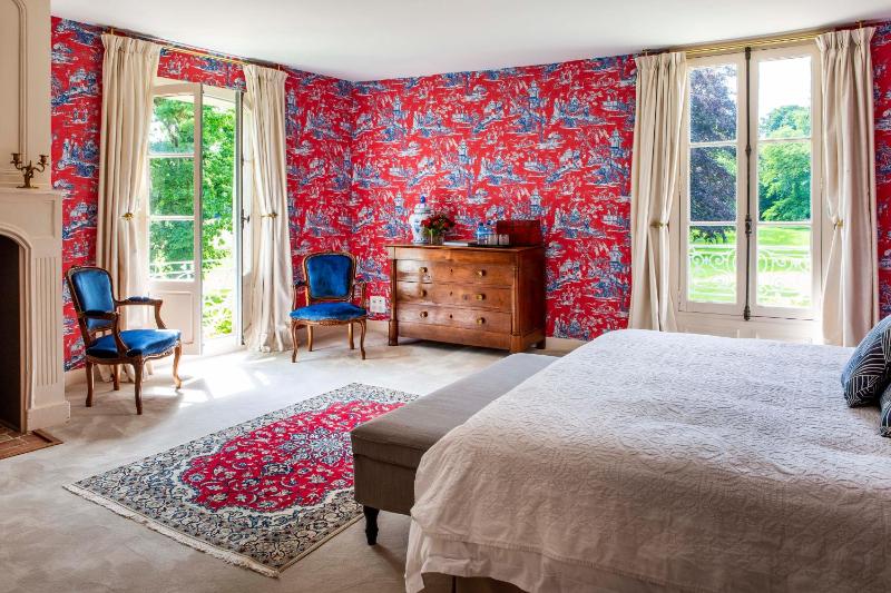 Deluxe Family Room image 4