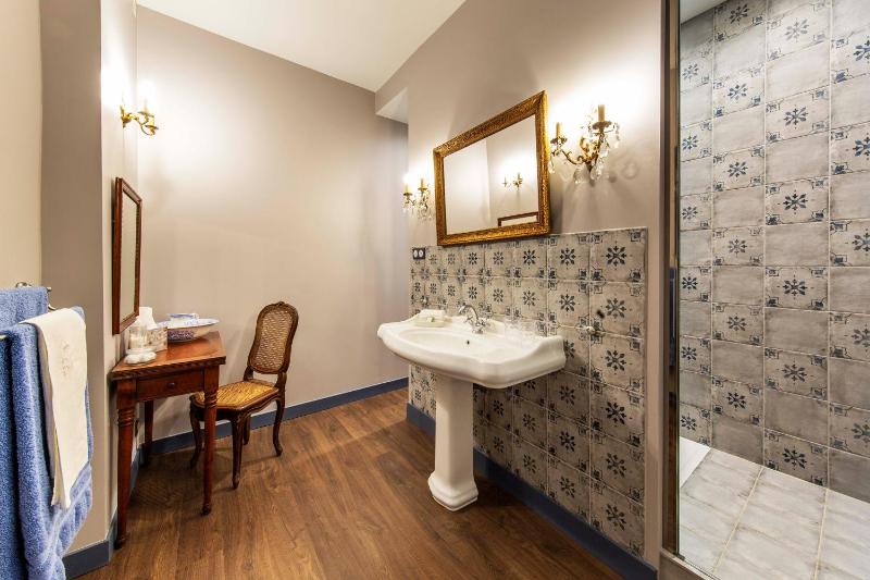 Deluxe Double Room image 2