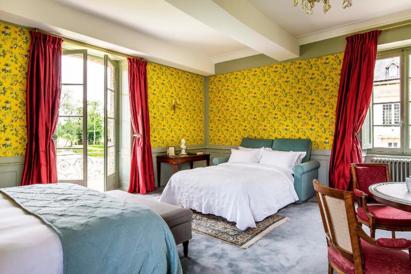 Double or Twin Room with Lake View image 4