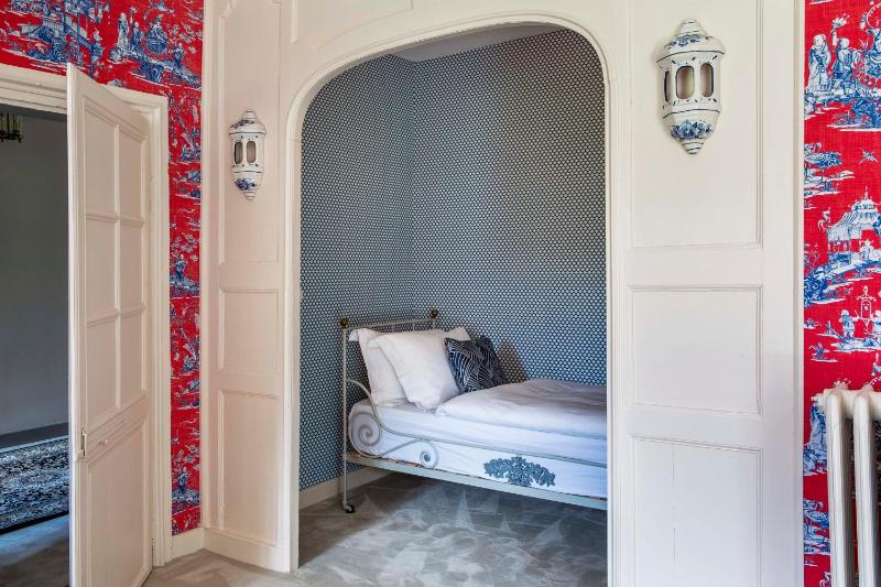 Deluxe Family Room image 3