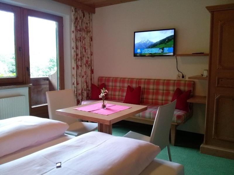 Standard Double Room with Balcony image 4