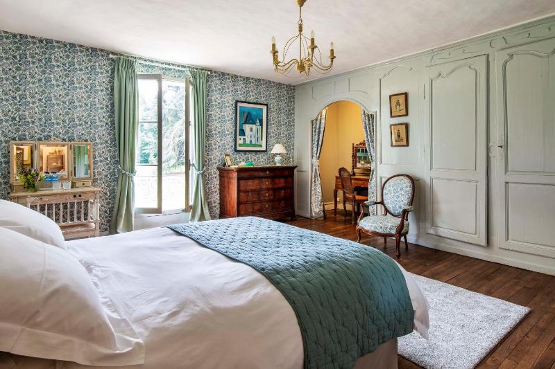 Double Room with Garden View image 3