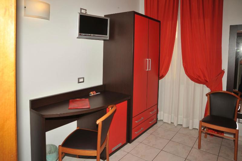 Double or Twin Room image 3