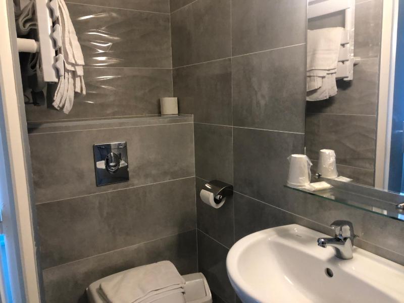 Double Room image 3