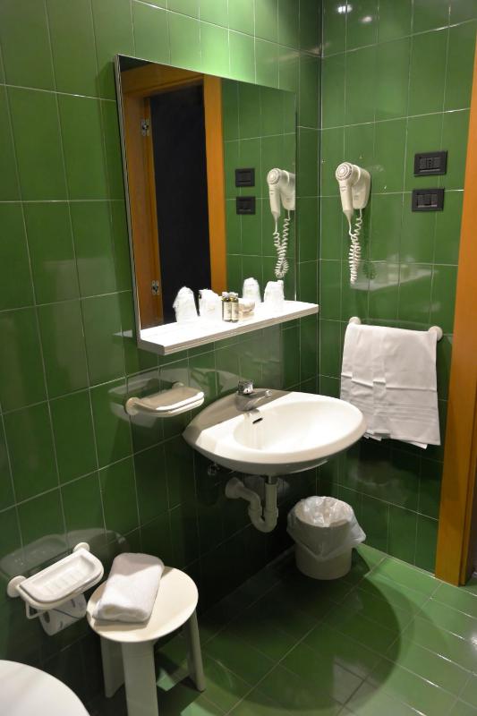 Quadruple Room image 4