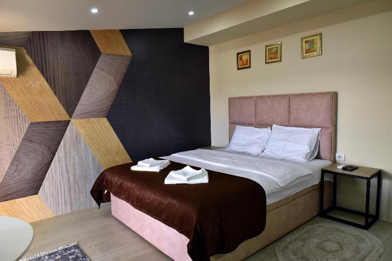 One-Bedroom Apartment image 2
