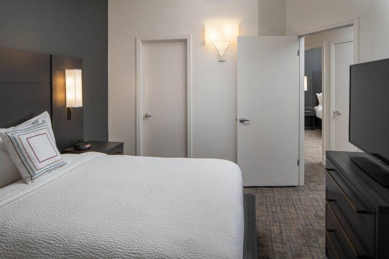Two Bedroom Suite with Two Queen Beds image 3