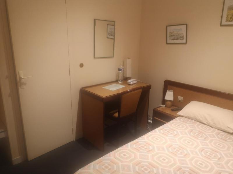 Single Room with Garden View image 3