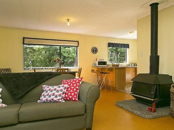 Matuku Hideaway - Taupo Holiday Home - image 6
