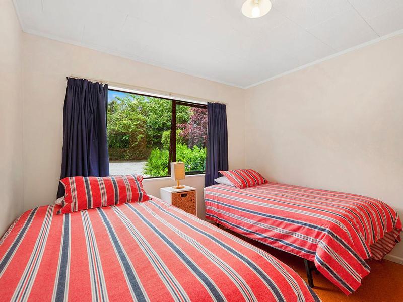 Matuku Hideaway - Taupo Holiday Home - image 13