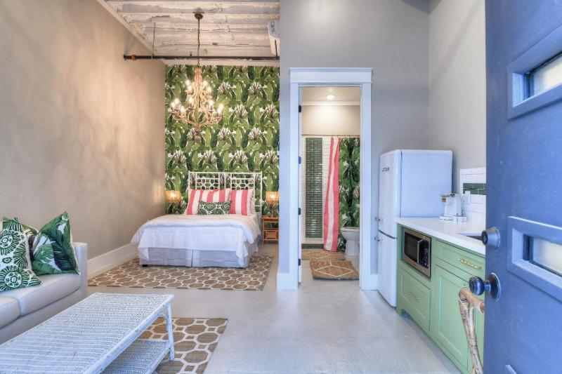 Banana Bay Boutique Retreat Near Cruise Port One Mile to Beach with Free Bikes - image 1