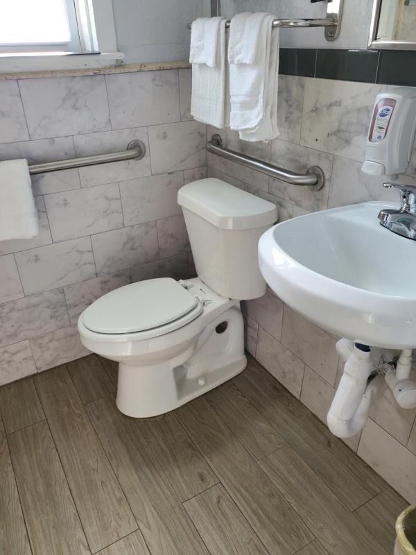 Standard Queen Room image 4