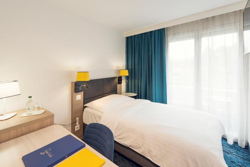 Standard Single Room image 4