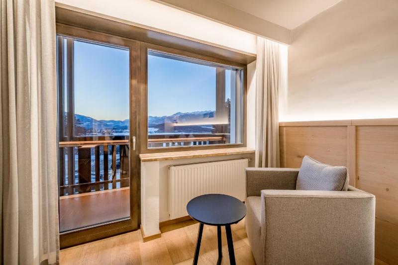 Double Room with Balcony image 2