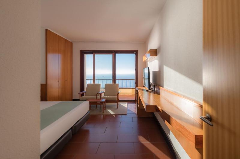 Double Room with Sea View image 1