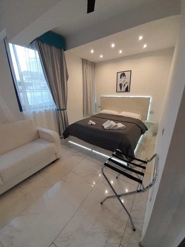 King Room with Spa Bath image 3