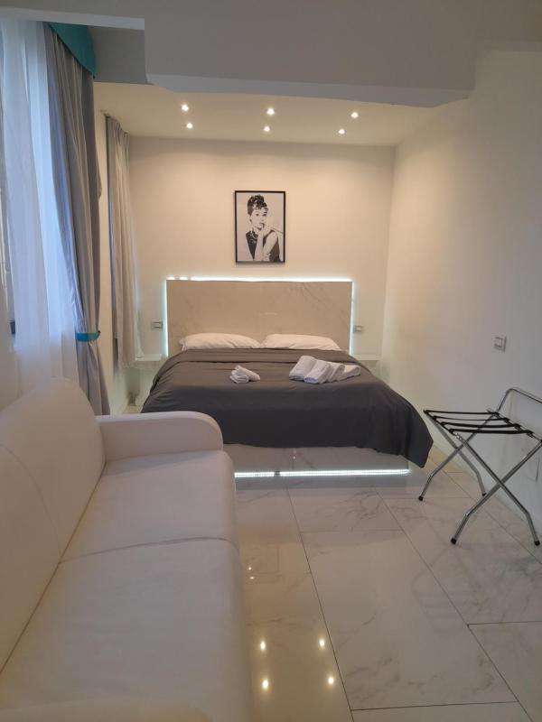King Room with Spa Bath image 1