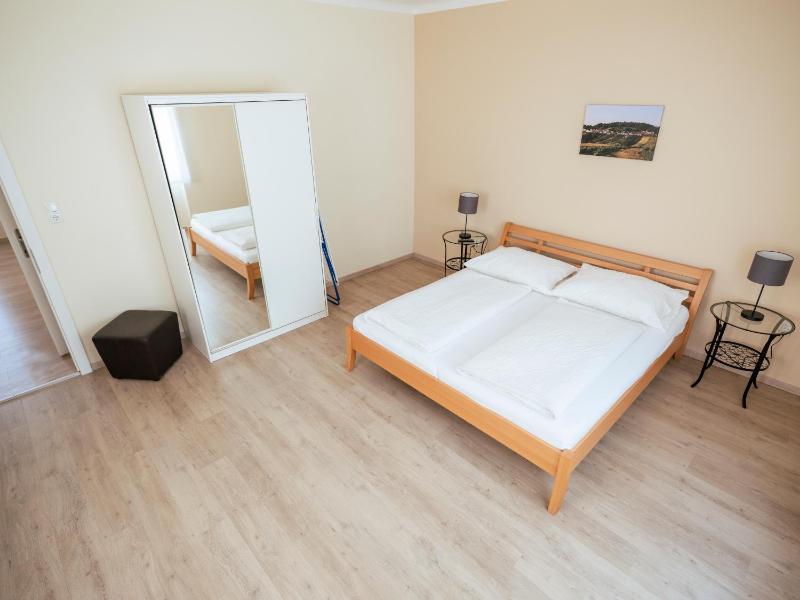 One-Bedroom Apartment image 4