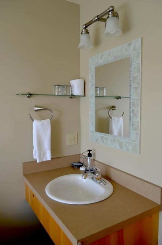 Standard Queen Room image 4