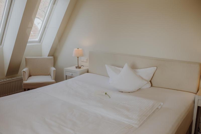 Single Room image 4