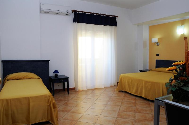 Triple Room image 2
