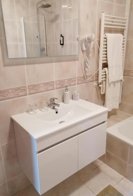 Double or Twin Room image 2