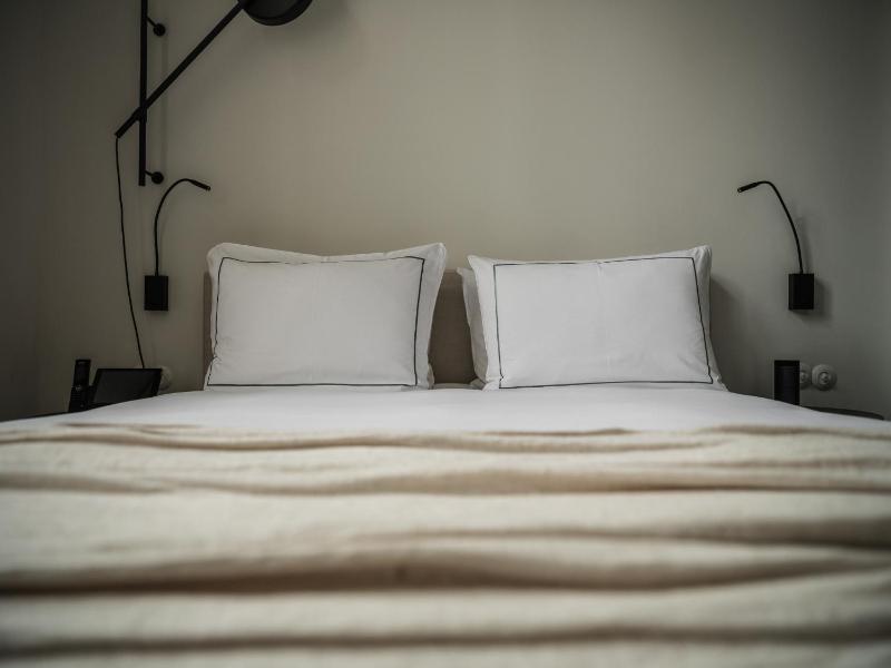 Small Double Room image 4