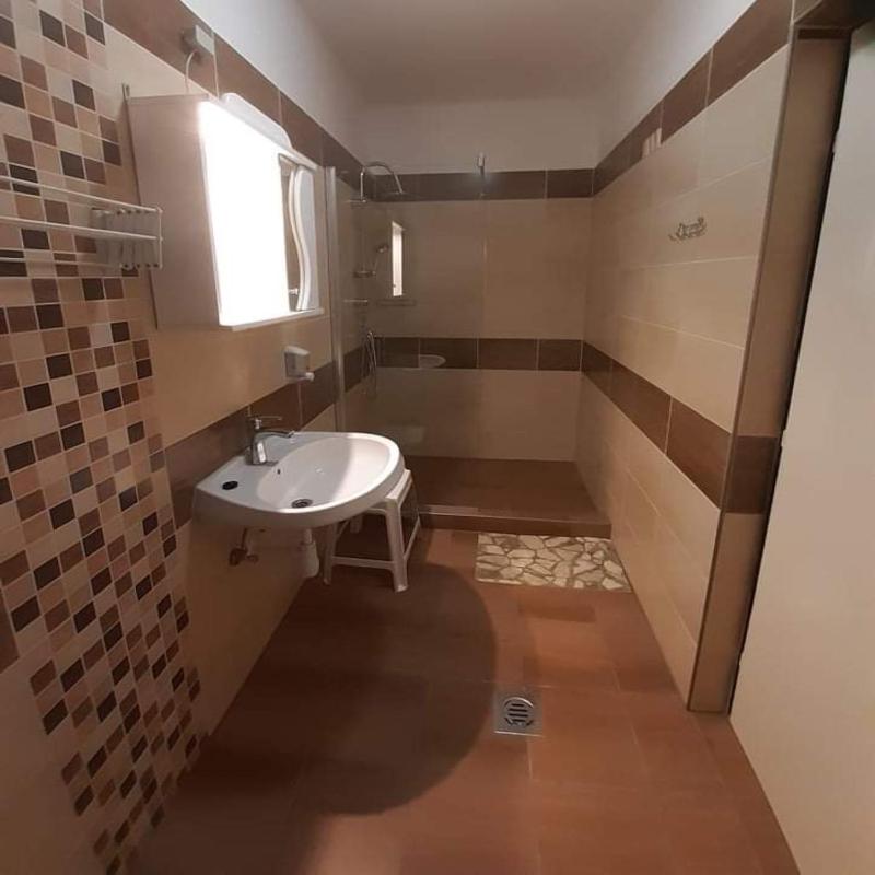 Twin Room image 4