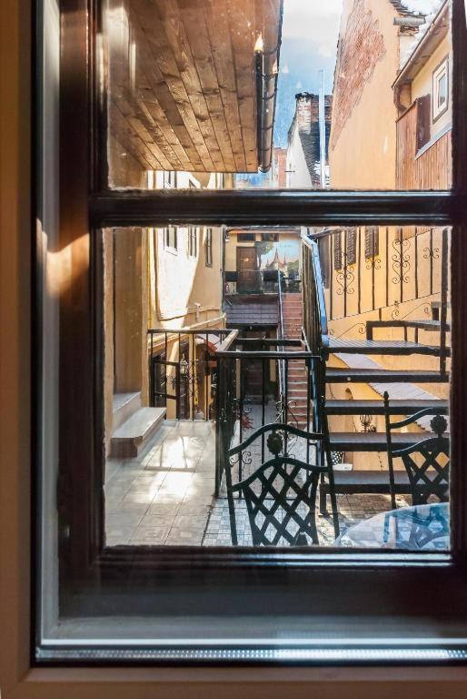 One-Bedroom Apartment image 4