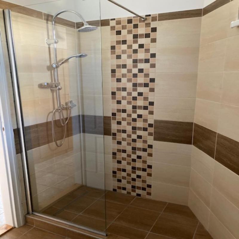 Deluxe Double Room with Shower image 3