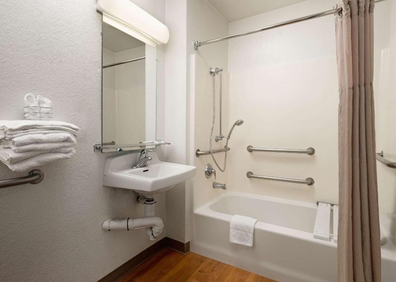 Double Room - Disability Access image 2