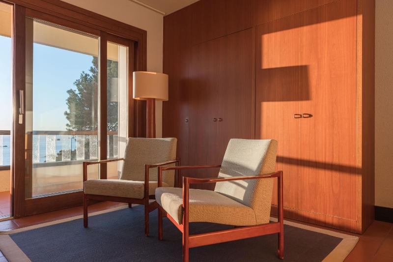 Junior Family Room image 4