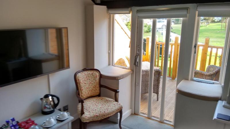 Family Room image 3