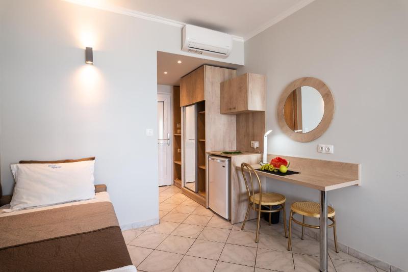 Triple Room image 2
