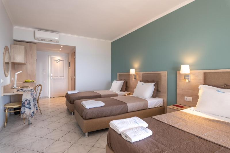Quadruple Room image 4