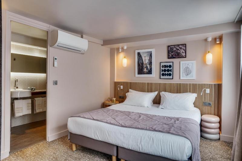 Deluxe Double or Twin Room image 1