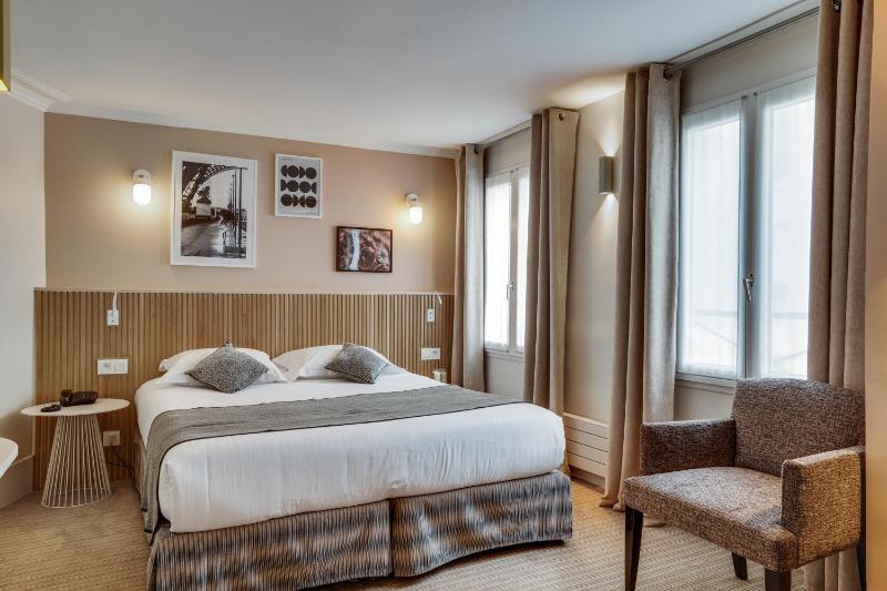 Deluxe Double or Twin Room image 4