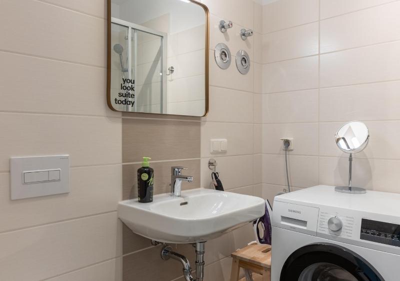 Two-Bedroom Duplex Suite with balcony image 3