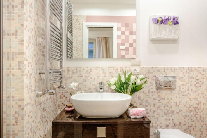 Orchidea Bianca a 2 Bedrooms 2 Bathrooms Understated Luxury with a Welcoming Ambience - image 20