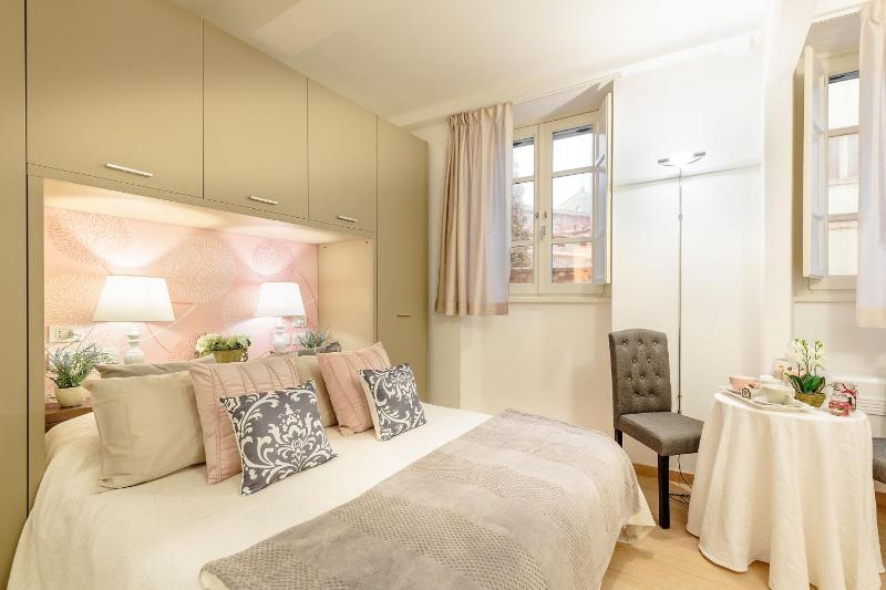 Orchidea Bianca a 2 Bedrooms 2 Bathrooms Understated Luxury with a Welcoming Ambience - image 21