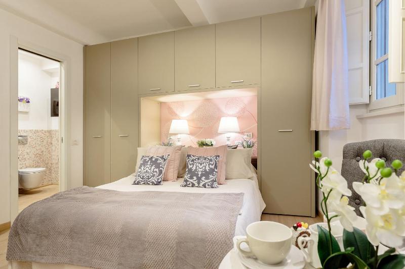Orchidea Bianca a 2 Bedrooms 2 Bathrooms Understated Luxury with a Welcoming Ambience - image 10
