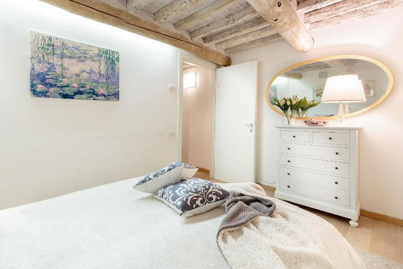 Orchidea Bianca a 2 Bedrooms 2 Bathrooms Understated Luxury with a Welcoming Ambience - image 26