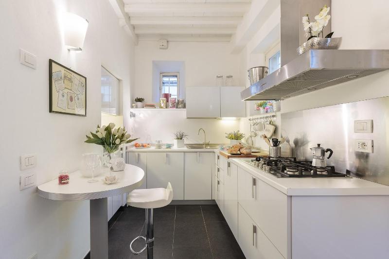 Orchidea Bianca a 2 Bedrooms 2 Bathrooms Understated Luxury with a Welcoming Ambience - image 7