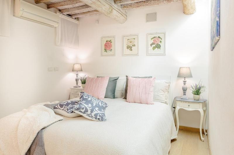 Orchidea Bianca a 2 Bedrooms 2 Bathrooms Understated Luxury with a Welcoming Ambience - image 15