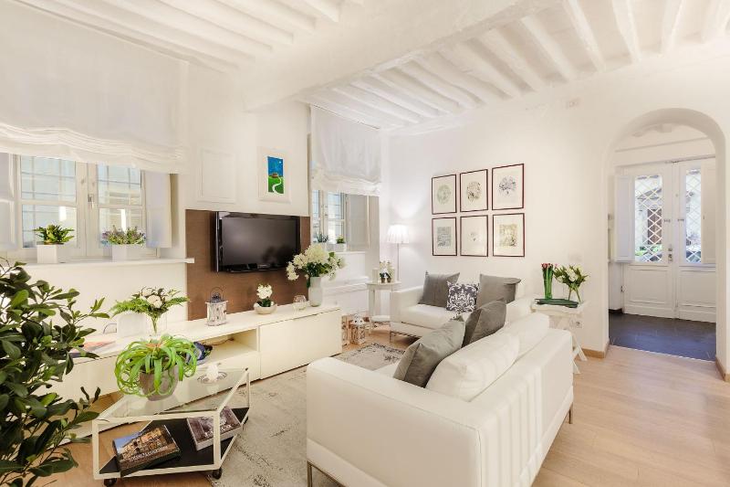 Orchidea Bianca a 2 Bedrooms 2 Bathrooms Understated Luxury with a Welcoming Ambience - image 14